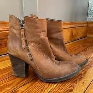 Steve Madden Tan Leather Booties